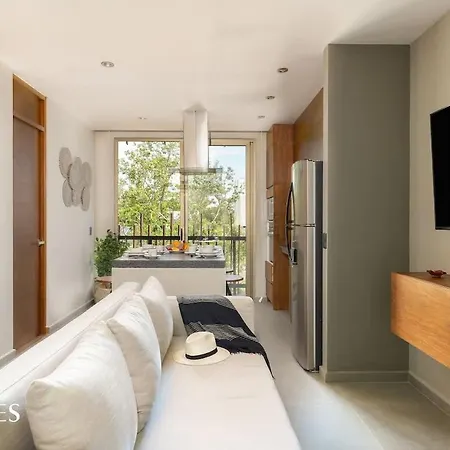 Luminous 2 Bedroom With Roof Pool Close To Hotel Zone By Waves Management